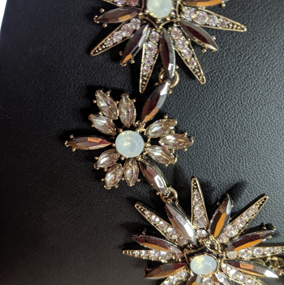 Necklace Gold Flowers Spring Street Jewelry - Picture 7 of 7